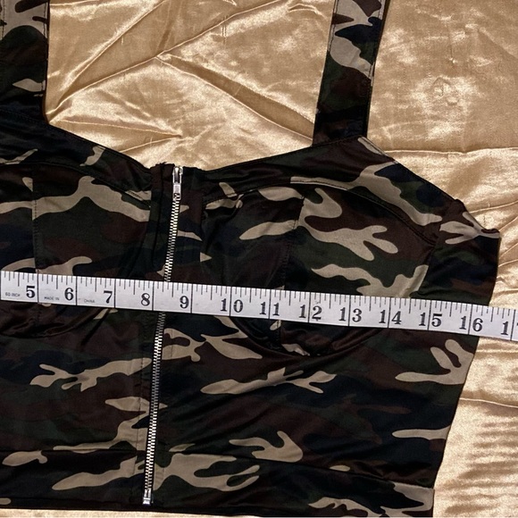 Camo Crop Top With Zipper - Picture 5 of 7